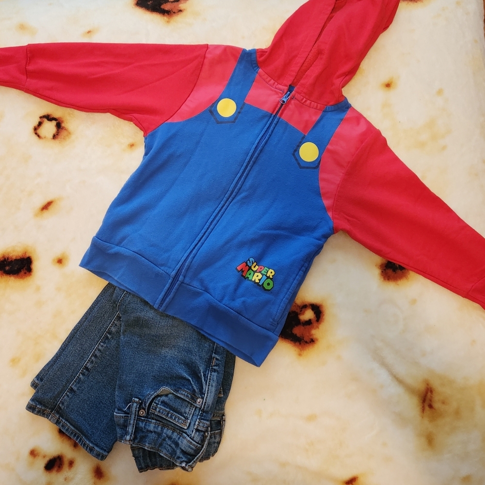 🎮Bundle: Boys Nintendo Super Mario Cosplay Sweatshirt + Old Navy Jeans